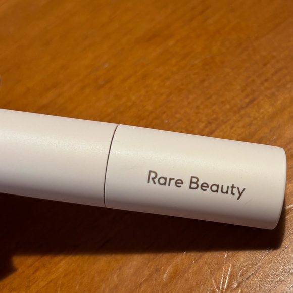 Rare Beauty Perfect Strokes Volumizing Mascara - Picture 4 of 15